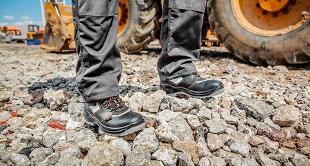 Półbuty robocze skórzane antypoślizgowe antyprzebiciowe odporne na olej ze stalowym podnoskiem NEO Tools 82-01 S1P SRA