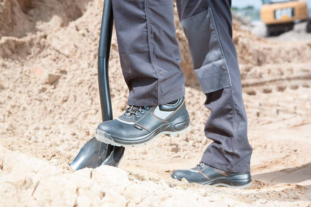 Półbuty robocze skórzane antypoślizgowe antyprzebiciowe odporne na olej ze stalowym podnoskiem NEO Tools 82-01 S1P SRA